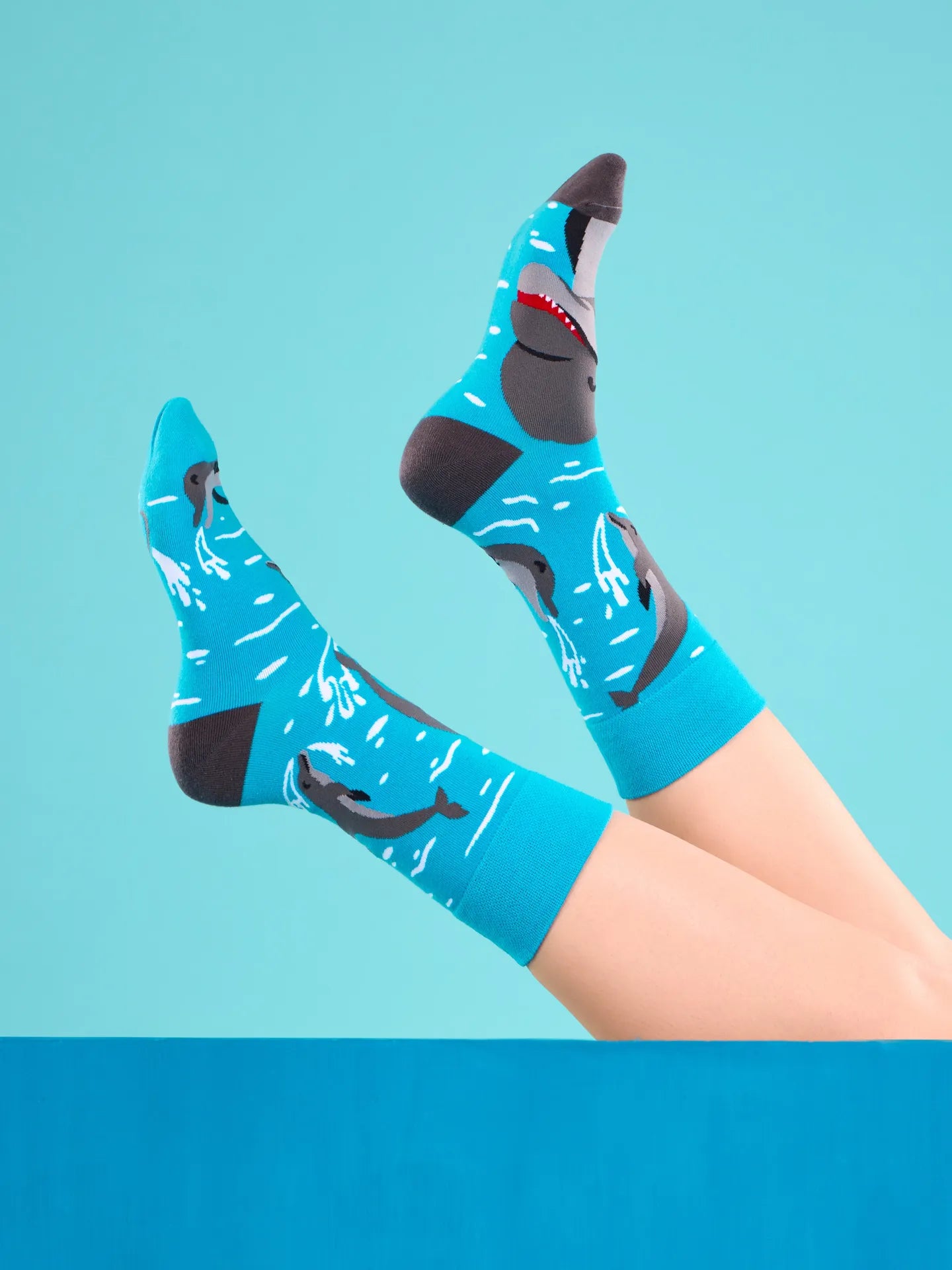 regular-socks-dolphins-02-97/97576a00902661edca8af55997fde28a472aaf3f
