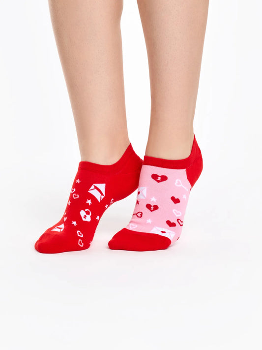 sneaker-socks-love-letters-2e/2e06a3f11b1e6d4a99168ed6aecb7eadd4dbedf6
