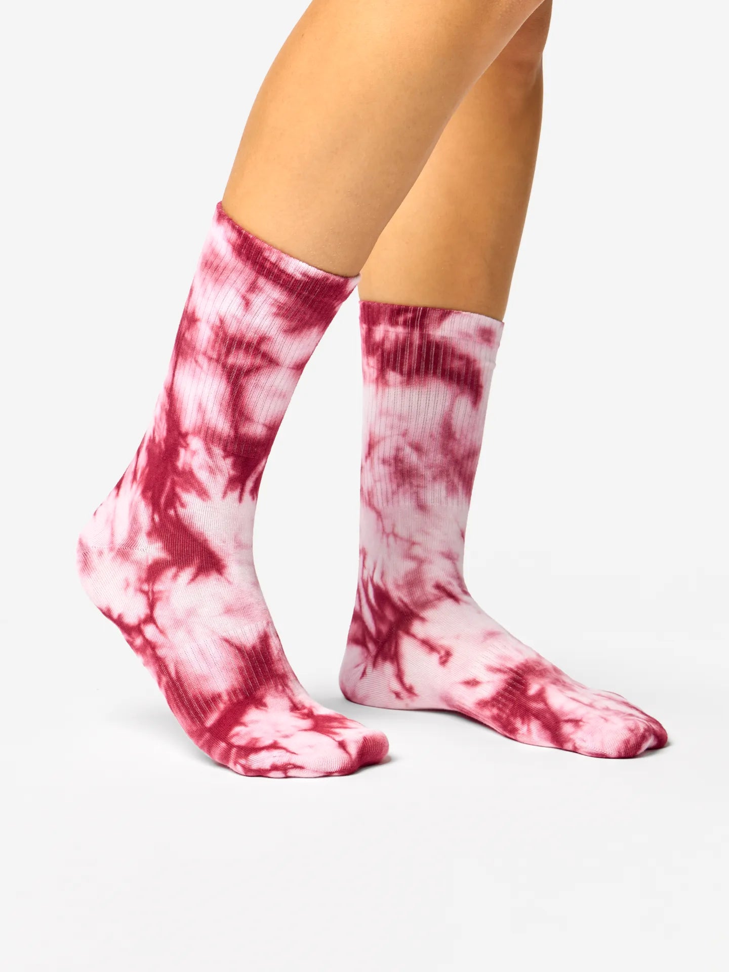 burgundy-tie-dyed-regular-socks-c7/c746e6de1bce89e3526a4895a827a6f8306aa62e