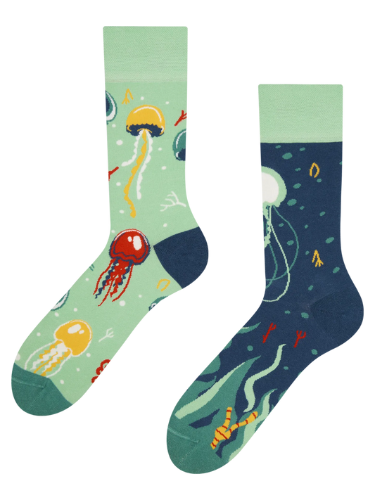 regular-socks-floating-jellyfish-02-6e/6e795b346b3e06502e7db898764c059cd47381fb