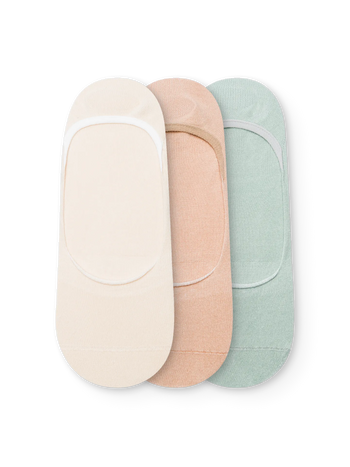 Pakiranje od tri para klasičnih niskih stopalica Pijesak na plaži