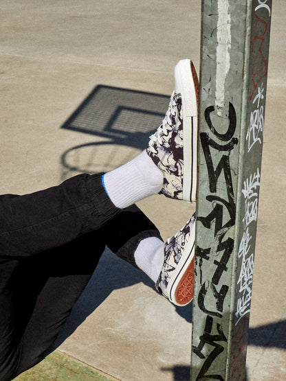 canvas-shoes-black-white-stains-70/700f61d51ab1be9fc0d2514f26b1879186d873ec